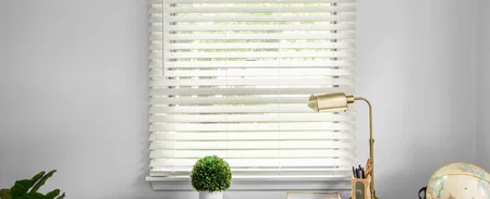 Stores et rideaux sur mesure <br><em>à petits prix</em>