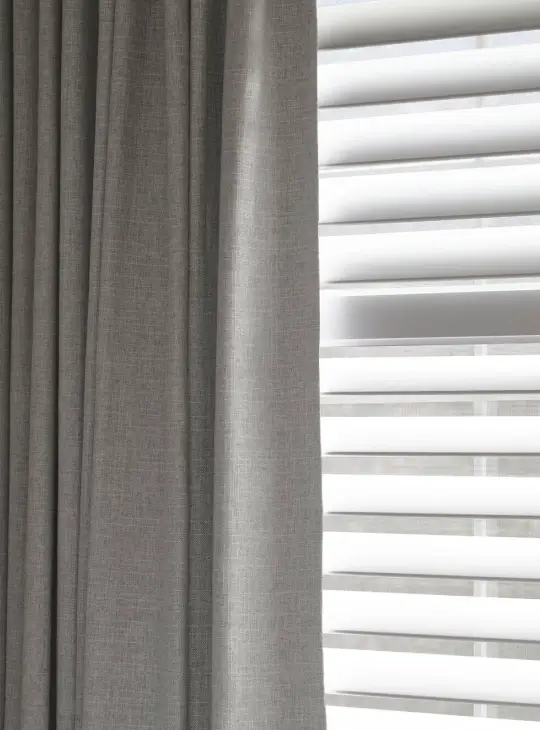 Motorized drapery blackout Motorized drapery blackout