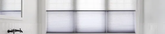 Parures de fenêtre pour la salle de bain