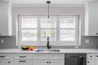 Shutters Ideal sur un évier de cuisine ouvert