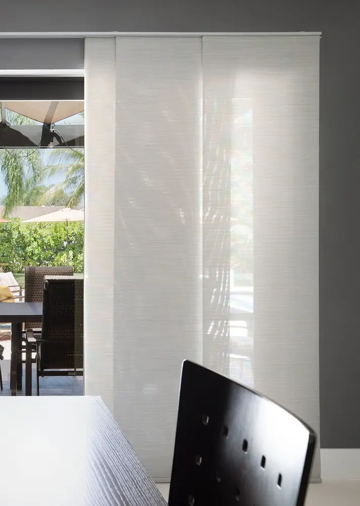 Stores à panneaux coulissant