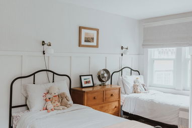 Stores romains dans une chambre d'enfant