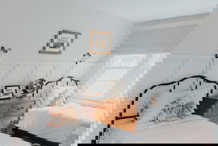 Stores romains dans une chambre d'enfant